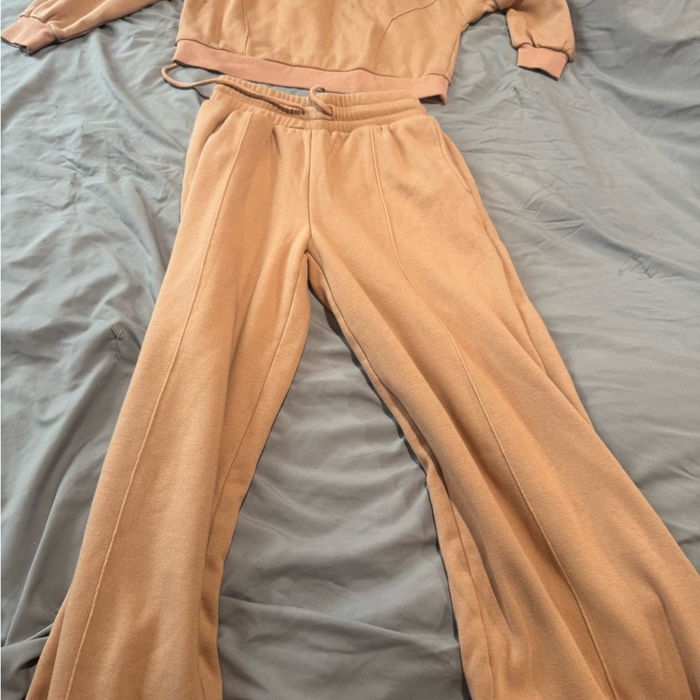 Etam Peach Crewneck Sweatshirt and pants set - Picture 6 of 6